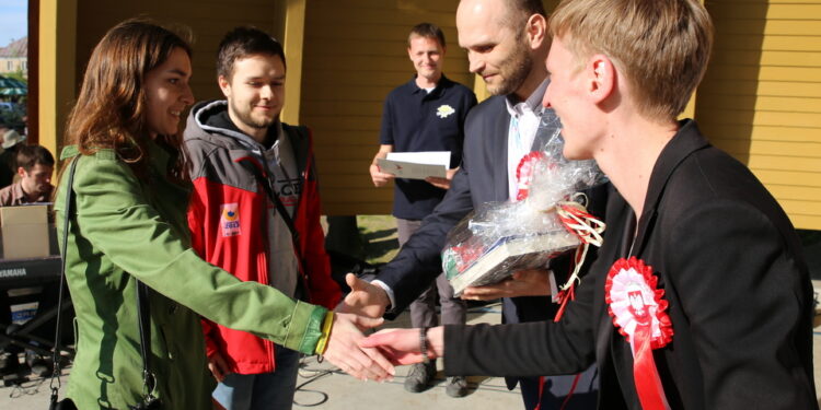 Pieśniobranie w parku miejskim. Rozstrzygnięcie gry miejskiej / Kamil Król / Radio Kielce