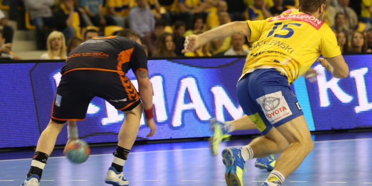 Pierwszy mecz półfinału mistrzostw Polski piłkarzy ręcznych: Vive Tauron Kielce - Pogoń Szczecin / Kamil Król / Radio Kielce