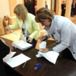 11.5.2015 Kielce. W kieleckim Ratuszu zbierane są głosy z Obwodowych Komisji Wyborczych z terenu Kielc. / Wojciech Habdas / Radio Kielce