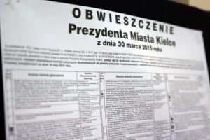 11.5.2015 Kielce. W kieleckim Ratuszu zbierane są głosy z Obwodowych Komisji Wyborczych z terenu Kielc. / Wojciech Habdas / Radio Kielce