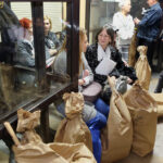 11.5.2015 Kielce. W kieleckim Ratuszu zbierane są głosy z Obwodowych Komisji Wyborczych z terenu Kielc. / Wojciech Habdas / Radio Kielce