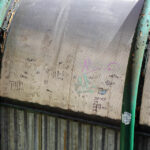 13.5.2015 Kielce. Zniszczony przez wandali przystanek przy Krakowskiej. / Wojciech Habdas / Radio Kielce