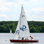 31.5.2015 Cedzyna. 31.5.2015 Cedzyna. Rejsy po zalewie w Cedzynie dla dzieciaków zorganizowali żeglarze z Klubu Morskiego HORN / Wojciech Habdas / Radio Kielce