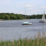 31.5.2015 Cedzyna. 31.5.2015 Cedzyna. Rejsy po zalewie w Cedzynie dla dzieciaków zorganizowali żeglarze z Klubu Morskiego HORN / Wojciech Habdas / Radio Kielce