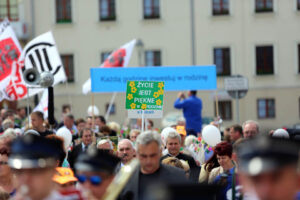 31.5.2015 Kielce. Ulicami miasta przeszedł Marsz Życia. / Wojciech Habdas / Radio Kielce