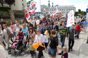 31.5.2015 Kielce. Ulicami miasta przeszedł Marsz Życia. / Wojciech Habdas / Radio Kielce