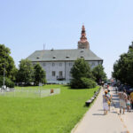 Setki osób odwiedziły w niedzielę Święty Krzyż / Wojciech Habdas / Radio Kielce