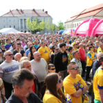 31.5.2015 Kielce. Na Rynku kibice dopingowali zawodników Viva Tauronu Kielce. / Wojciech Habdas / Radio Kielce