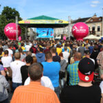 31.5.2015 Kielce. Na Rynku kibice dopingowali zawodników Viva Tauronu Kielce. / Wojciech Habdas / Radio Kielce