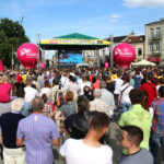 31.5.2015 Kielce. Na Rynku kibice dopingowali zawodników Viva Tauronu Kielce. / Wojciech Habdas / Radio Kielce