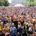 31.5.2015 Kielce. Na Rynku kibice dopingowali zawodników Viva Tauronu Kielce. / Wojciech Habdas / Radio Kielce