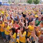 31.5.2015 Kielce. Na Rynku kibice dopingowali zawodników Viva Tauronu Kielce. / Wojciech Habdas / Radio Kielce