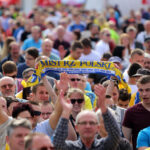 31.5.2015 Kielce. Na Rynku kibice dopingowali zawodników Viva Tauronu Kielce. / Wojciech Habdas / Radio Kielce