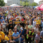 31.5.2015 Kielce. Na Rynku kibice dopingowali zawodników Viva Tauronu Kielce. / Wojciech Habdas / Radio Kielce