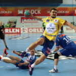 21.5.2015 Płock. Piłkarze ręczni Vive Tauronu Kielce po raz dwunasty w historii zdobyli tytuł mistrzów Polski. / Wojciech Habdas / Radio Kielce