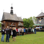 24.5.2015 Tokarnia. Koncert "Jawor – u źródeł kultury" w Tokarni. Msza w Skansenie / Wojciech Habdas / Radio Kielce