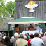 24.5.2015 Tokarnia. Koncert "Jawor – u źródeł kultury" w Tokarni. Msza w Skansenie / Wojciech Habdas / Radio Kielce