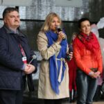 Koncert "Jawor – u źródeł kultury" w Tokarni. Od lewej: prezes rozgłośni Jarosław Kusto,  redaktor naczelny Radia Kielce Joanna Gergont-Woś i Beata Ryń - rzecznik Muzeum Wsi Kieleckiej w Tokarni / Wojciech Habdas / Maciej Wadowski / Radio Kielce