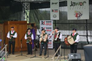 Koncert "Jawor – u źródeł kultury" w Tokarni / Wojciech Habdas / Maciej Wadowski / Radio Kielce