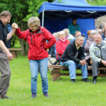24.5.2015 Tokarnia. Koncert "Jawor – u źródeł kultury" w Tokarni. Przed sceną powstał nieformalny parkiet taneczny / Wojciech Habdas / Radio Kielce