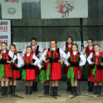 24.5.2015 Tokarnia. Koncert "Jawor – u źródeł kultury" w Tokarni. Na scenie Małe Bielinianki. / Wojciech Habdas / Radio Kielce