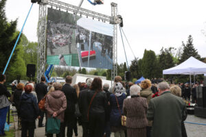 Uroczystości pogrzebowe Władysława Bartoszewskiego (4 maja 2015 r.) / Wojciech Habdas / Radio Kielce