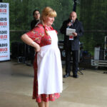 24.5.2015 Tokarnia. Koncert "Jawor – u źródeł kultury" w Tokarni. Pokaz mody retro "Z szafy prababci". / Wojciech Habdas / Radio Kielce