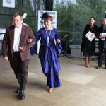 24.5.2015 Tokarnia. Koncert "Jawor – u źródeł kultury" w Tokarni. Pokaz mody retro "Z szafy prababci". / Wojciech Habdas / Radio Kielce