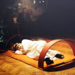 6.5.2015 Kielce. Trwają przygotowania do wystawy Natalia LL – fotografia / instalacja / obiekt / video w BWA. / Wojciech Habdas / Radio Kielce