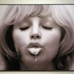 6.5.2015 Kielce. Trwają przygotowania do wystawy Natalia LL – fotografia / instalacja / obiekt / video w BWA. / Wojciech Habdas / Radio Kielce