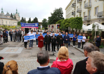 25.5.2015 Kielce. Na Placu Artystów w Kielcach podsumowano zwycięską kampanię kandydata PiS Andrzeja Dudy na prezydenta / Wojciech Habdas / Radio Kielce