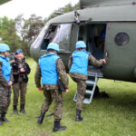 28.5.2015 Kielce. Międzynarodowy Kurs Obserwatorów Wojskowych w jednostce na Bukówce. Za chwilę grupa żołnierzy rozpocznie lot, podczas którego będą wypatrywać podejrzanych działań na ziemi. / Wojciech Habdas / Radio Kielce