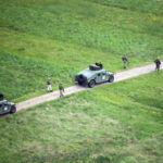 28.5.2015 Kielce. Międzynarodowy Kurs Obserwatorów Wojskowych w jednostce na Bukówce. Pozorowany konwój. / Kamila Kreis-Tomczak / Centrum Przygotowań do Misji Zagranicznych