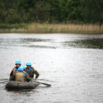 28.5.2015 Kielce. Międzynarodowy Kurs Obserwatorów Wojskowych w jednostce na Bukówce. Żołnierze prowadzą obserwację nie tylko ze śmigłowca. / Wojciech Habdas / Radio Kielce