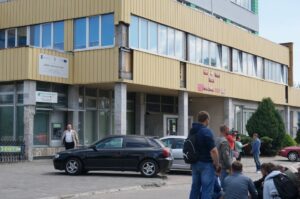 08.05.2015 Ostrowiec. Protest firm budujących szpital. Nie otrzymali zapłaty. / Teresa Czajkowska / Radio Kielce