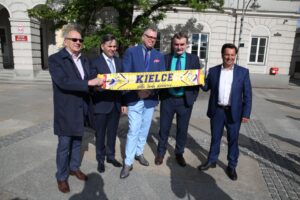 28.05.2015 Kielce. Rynek. Pożegnanie zawodników Vive Tauron Kielce przed Final Four Ligi Mistrzów / Stanisław Blinstrub / Radio Kielce