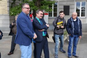 28.05.2015 Kielce. Rynek. Pożegnanie zawodników Vive Tauron Kielce przed Final Four Ligi Mistrzów - Bertus Servaas i Wojciech Lubawski / Stanisław Blinstrub / Radio Kielce