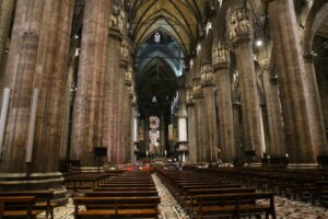 Muzyczne Podróże Przez Świat - Mediolan - wnętrze Duomo / Stanisław Blinstrub / Radio Kielce