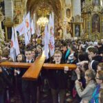 02.05.2015 Sandomierz. Pożegnanie symboli Światowych Dni Młodzieży / ks. Tomasz Lis / Radio Kielce