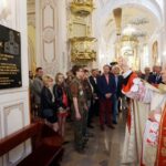 09.05.2015 Suchedniów. Odsłonięcie tablicy poświęconej ks. prałatowi Józefowi Wójcikowi. / Kamil Król / Radio Kielce