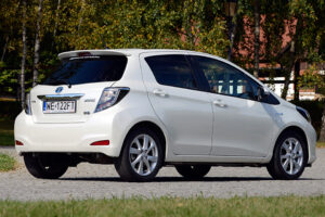 Toyota Yaris Hybrid / Robert Felczak / Radio Kielce / archiwum