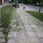 14.05.2015 Zniszczony chodnik przy ulicy Jesionowej w Kielcach / Stanisław Blinstrub / Radio Kielce