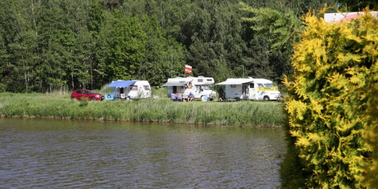 04.06.2015 Suchedniów. Czwarty Ogólnopolski Zlot Caravaningowy / Stanisław Blinstrub / Radio Kielce