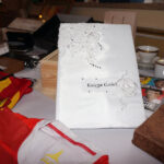 19.6.2015 Jaworznia. Kilkadziesiąt przedmiotów poszło pod młotek, podczas aukcji charytatywnej, z której dochód przeznaczony zostanie na rehabilitację 25-letniego Karola Więckowskiego. / Iwona Murawska / Radio Kielce