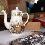 19.6.2015 Jaworznia. Kilkadziesiąt przedmiotów poszło pod młotek, podczas aukcji charytatywnej, z której dochód przeznaczony zostanie na rehabilitację 25-letniego Karola Więckowskiego. / Iwona Murawska / Radio Kielce