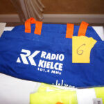 19.6.2015 Jaworznia. Kilkadziesiąt przedmiotów poszło pod młotek, podczas aukcji charytatywnej, z której dochód przeznaczony zostanie na rehabilitację 25-letniego Karola Więckowskiego. / Iwona Murawska / Radio Kielce