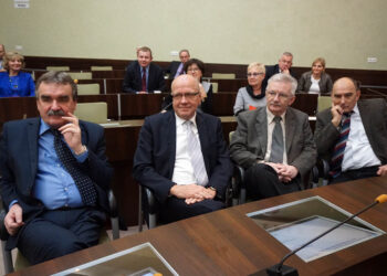 8.12.2014 Kielce. Joanna Winiarska wybrana przewodniczącą Rady Miasta. Od lewej: prezydent Kielce Wojciech Lubawski, wiceprezydenci: Czesław Gruszewski, Tadeusz Sayor, Andrzej Sygut / Kamil Król / Radio Kielce