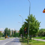 01.06.2015. Zasłonięte znaki drogowe na skrzyżowaniu ulic Klonowej z Orkana / Kamil Król / Radio Kielce