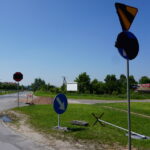 01.06.2015. Zasłonięte znaki drogowe na skrzyżowaniu ulic Klonowej z Orkana / Kamil Król / Radio Kielce