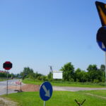 01.06.2015. Zasłonięte znaki drogowe na skrzyżowaniu ulic Klonowej z Orkana / Kamil Król / Radio Kielce